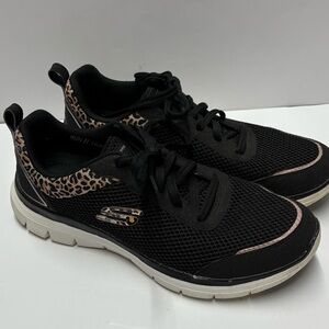 Skechers Black and Leopard Wild Pulse Accent Sneakers Flex Appeal Sz 10